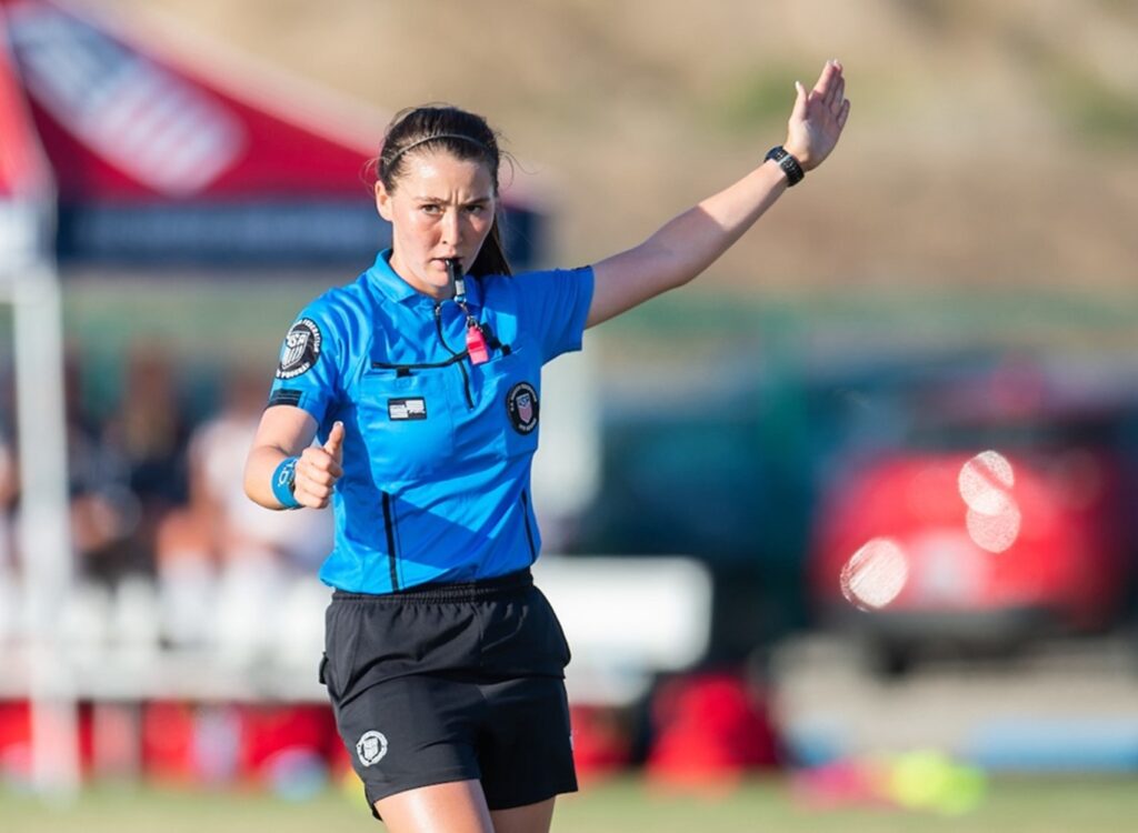 7 Expert Secrets on How Do You Become a Football Referee: The Ultimate Step-by-Step Guide