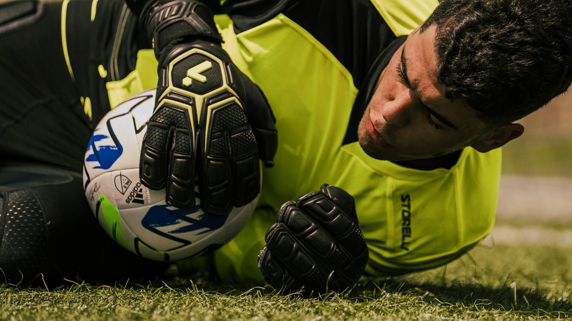 10 Expert Secrets for Choosing Goalie Equipment Soccer Players Actually Need
