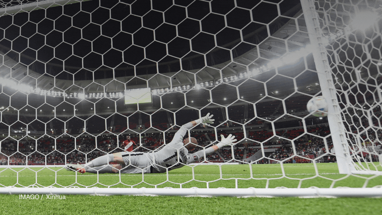 10 Proven Ways to Find the Ultimate Goalkeeper Gif for Football Fans