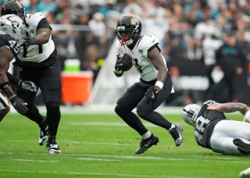 7 Expert Secrets on How to Be a Good Tackler in Football: The Ultimate Guide to Defensive Success