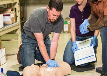 7 Expert Secrets to Choosing the Best Advanced First Aid CPR and AED Book for Lifesavers