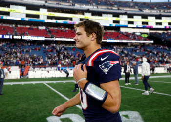 Is Quarterback Offense or Defense? 7 Shocking Facts Every Football Fan Needs to Know