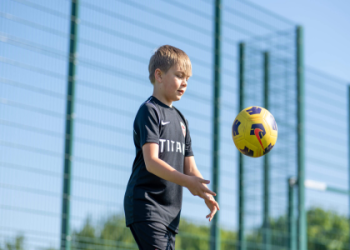 10 Expert Secrets on How to Be a Good Football Goalkeeper: Essential Skills & Mistakes to Avoid