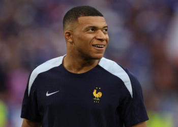 7 Surprising Facts About the Shortest Goalkeeper in Football: The Ultimate Guide to Defying the Odds