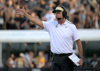 7 Expert Secrets on How to Defend the Wing T Offense: The Ultimate Guide for High School Teams