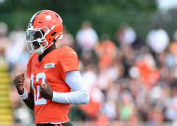 Is Tight End Defense or Offense? 7 Surprising Facts Every Football Rookie Must Know