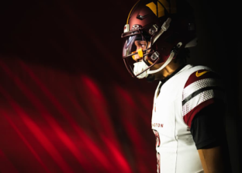 10 SURPRISING NFL PLAYERS THAT PLAY OFFENSE AND DEFENSE: THE ULTIMATE GUIDE