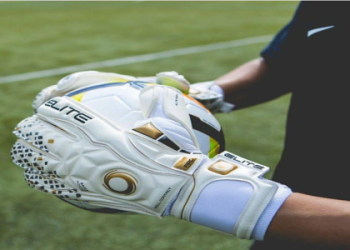 10 Expert Tips for Choosing the Best Soccer Gloves Goalkeeper Needs: The Ultimate Buying Guide