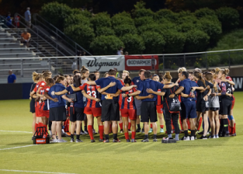 10 SURPRISING FACTS ABOUT HOW MANY COACHES ARE ON A FOOTBALL TEAM: THE ULTIMATE GUIDE