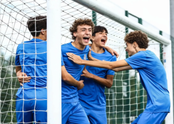 10 Expert Tips to Choose the Ultimate Chelsea Football Goalkeeper Kit in 2024