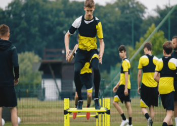 10 Expert Passing and Receiving Football Drills to Improve Your Game Instantly