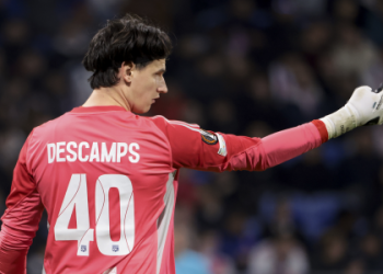 10 Ultimate Goalkeeper Pictures to Inspire Every Soccer Fan