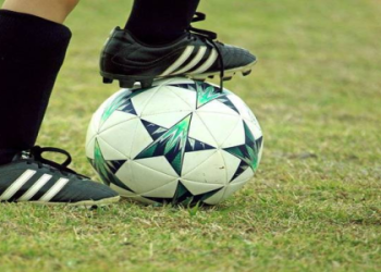 10 Expert Answers to What Does Handling the Ball Mean in Soccer: The Ultimate Guide